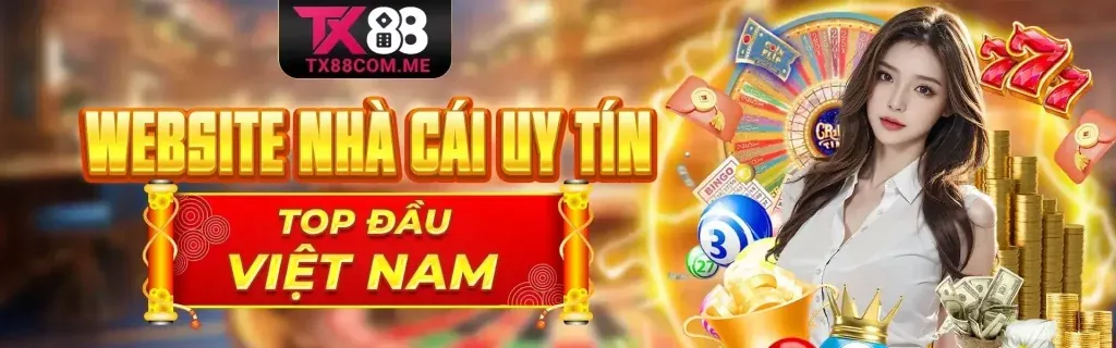 Sân bóng rổ với cầu thủ đang ném bóng vào rổ
